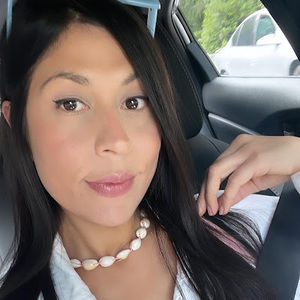 Meet your Posher, Adriana carolina